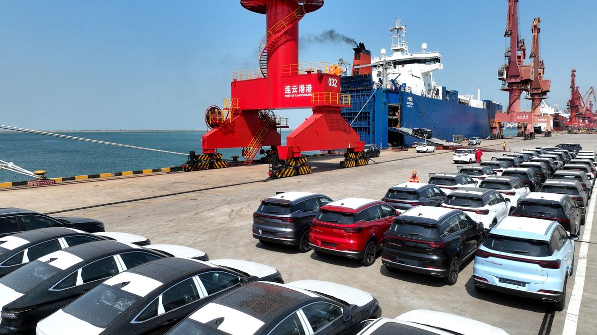 Čína předstihla Japonsko na pozici největšího světového vývozce aut